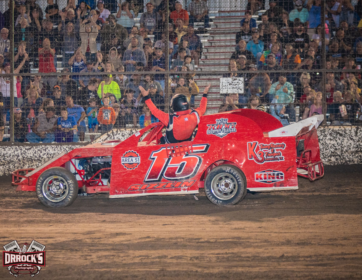 Robby Carter salutes the crowd after winning the USRA Limited Mod main event.